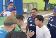 Cruzeiro: torcedores protestam na Toca da Raposa II em véspera de jogo