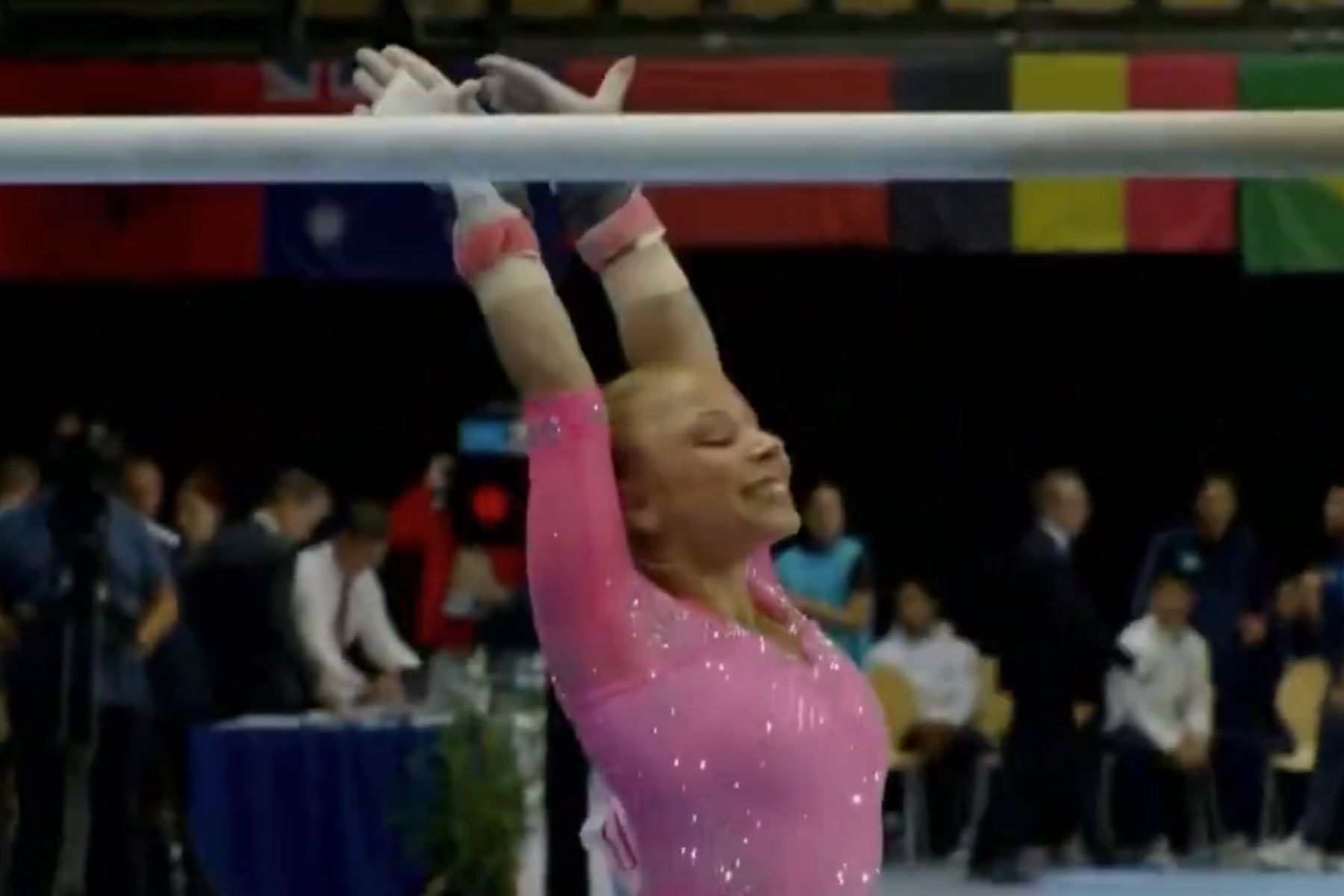 Flavia Saraiva conquista medalha de ouro na Copa do Mundo de Ginástica Artística