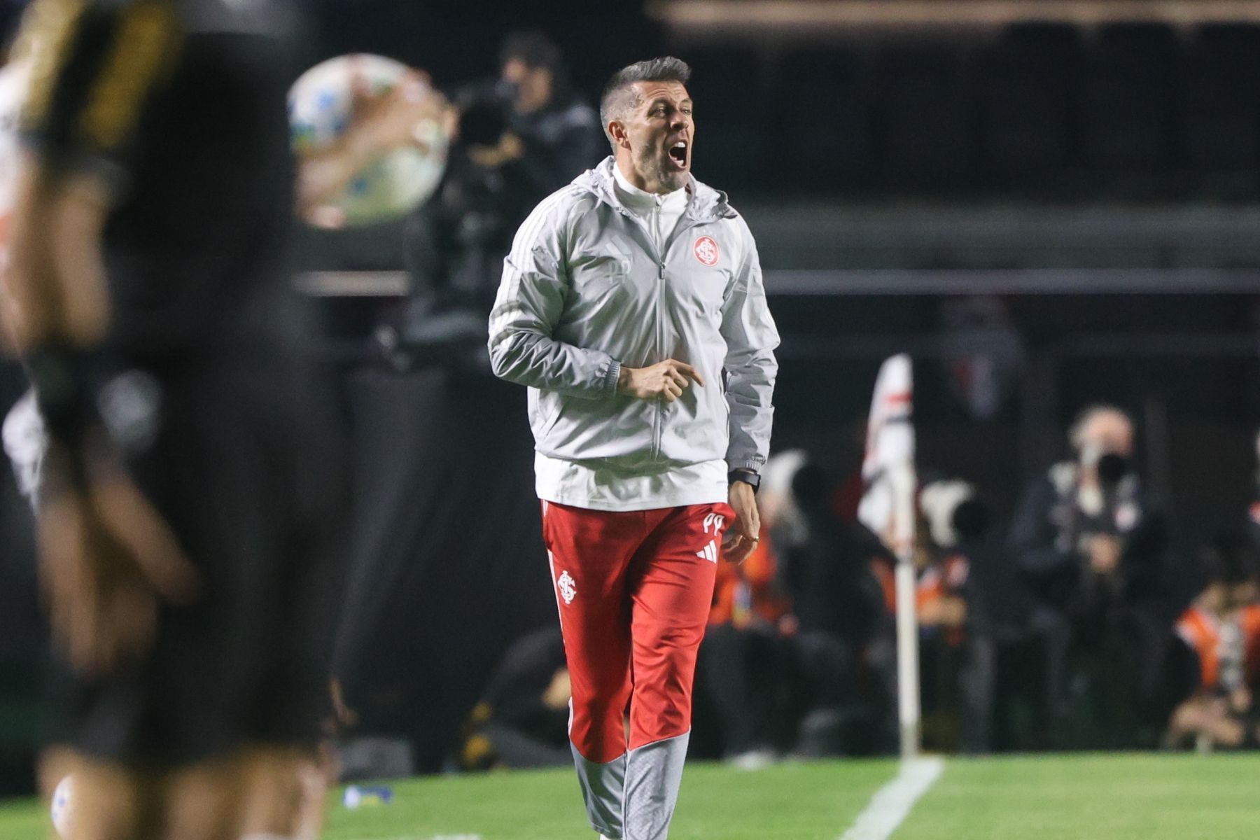 Pezzolano admite 'desespero' do Inter no Brasileiro: 'Cada dia fica mais difícil'