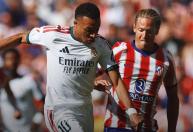 Zagueiro faz trapalhada, e Atlético de Madrid vence Real Madrid em La Liga