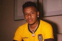 Titular do Cruzeiro é convocado por Gallardo e volta à seleção após mais de um ano
