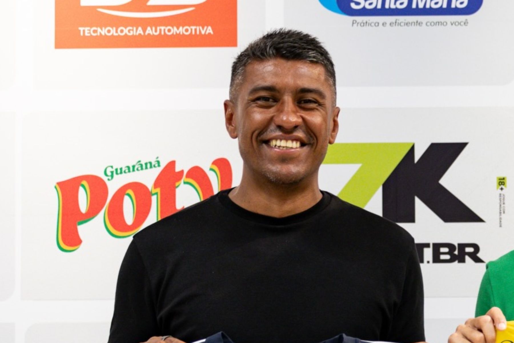 Cruzeiro mira contratação de Paulinho, ex-Seleção, para cargo na diretoria