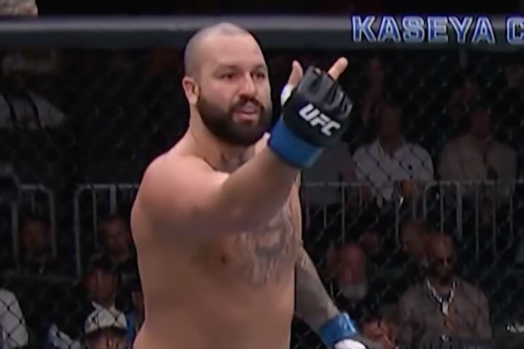 Lutador do UFC detona desafiante ao cinturão e manda recado: 'Problemas mentais'
