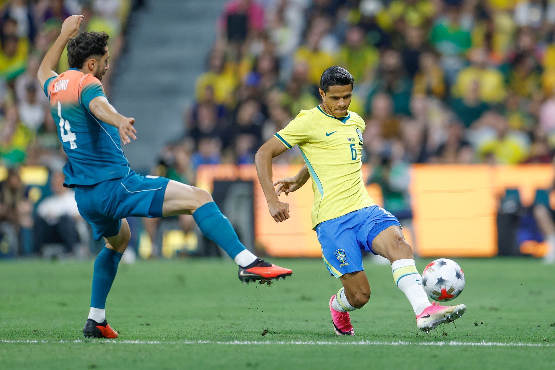 Brasil joga mal, arranca empate contra a Austrália e segue em baixa pós-Copa