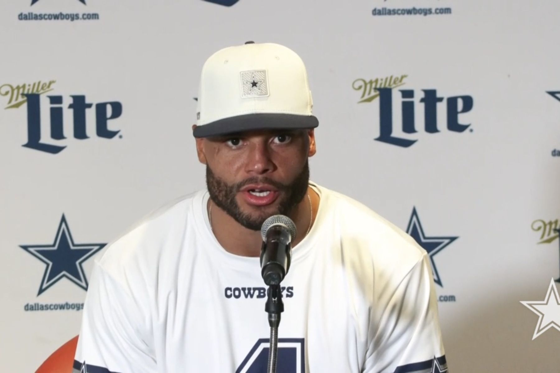 Astro do Dallas Cowboys diz o que espera de jogo da NFL no Brasil: 'Ansioso'