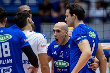Sada Cruzeiro comemora ponto sobre o Praia Clube pelo Mineiro de Vôlei