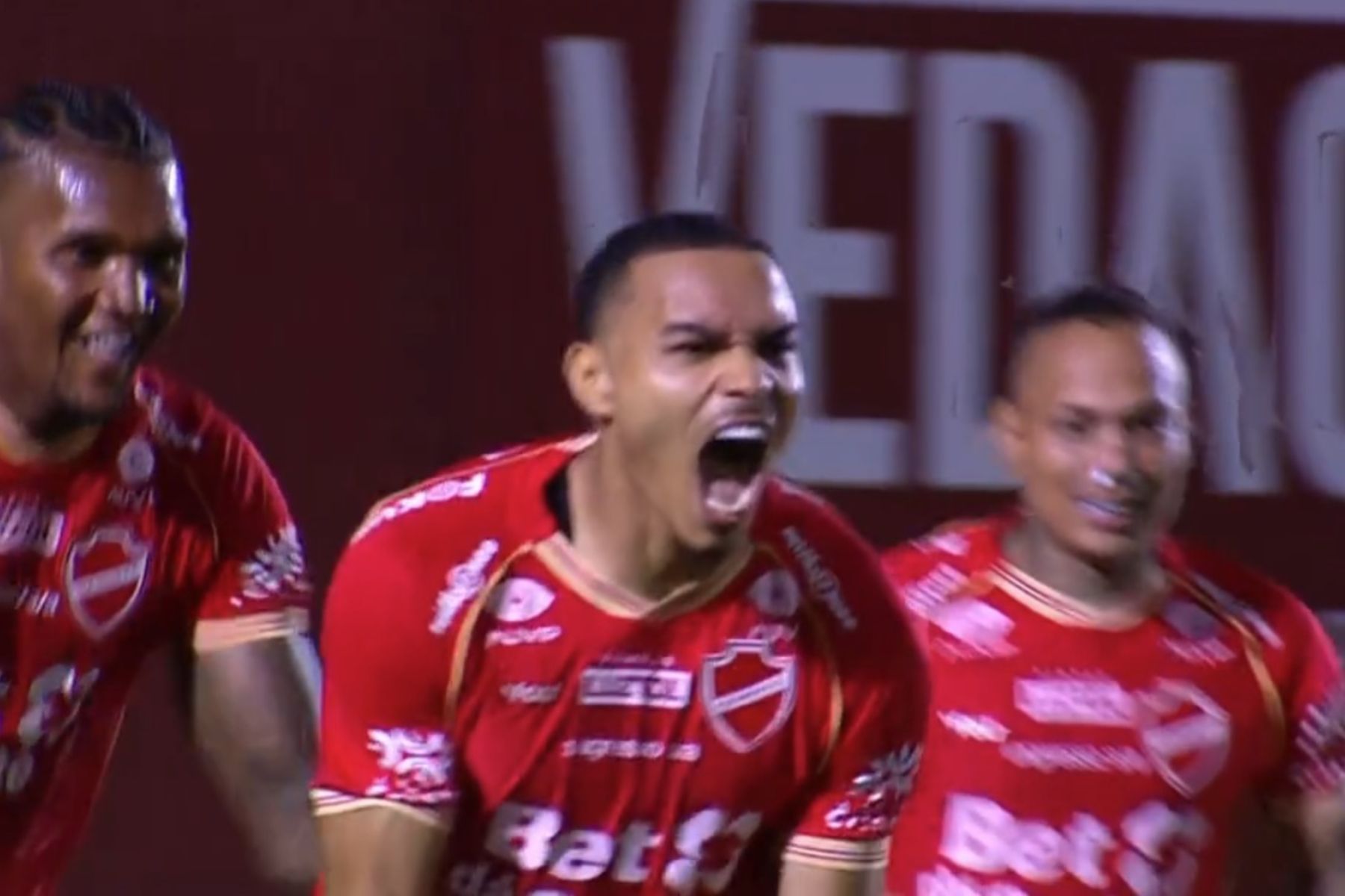 Vila Nova-GO vence, afunda Londrina e se isola na liderança da Série B