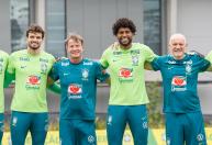Otávio, do Cruzeiro, 'expõe' bastidores de trabalho com Taffarel na Seleção: 'À vontade'