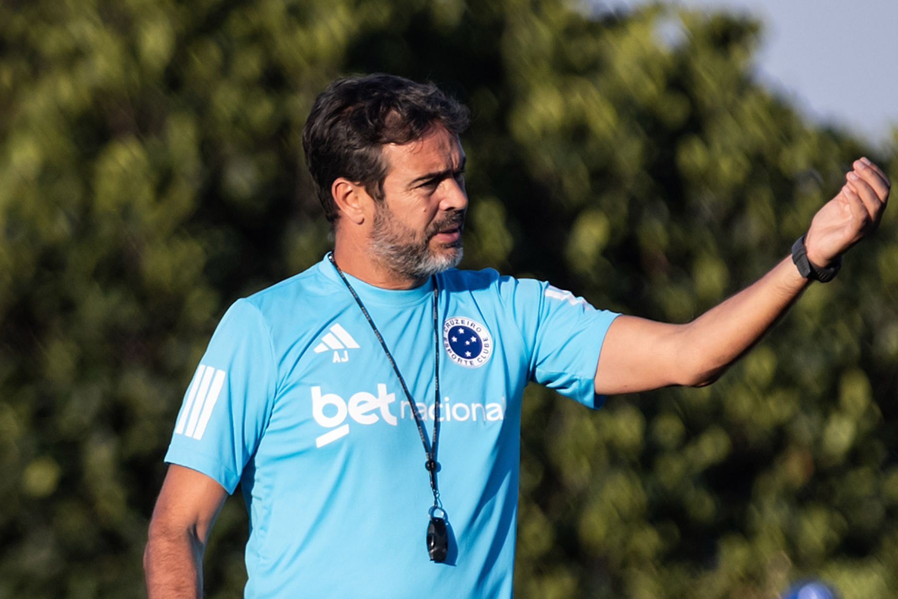 Atacante se recupera de lesão, volta a treinar e reforçará o Cruzeiro na Série A