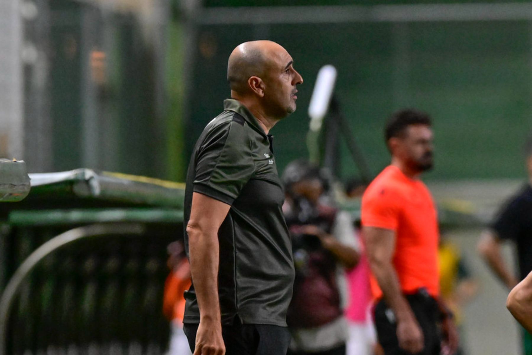 Técnico do América ‘dá caminho’ em meio à crise e mais uma derrota na Série B