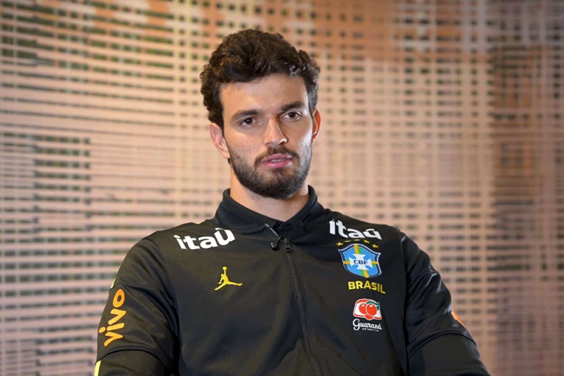 Titular do Brasil, Otávio cita Alisson e manda recado ao Cruzeiro: 'Tudo na minha vida'