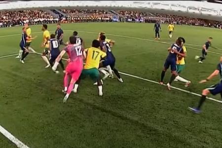 Gol de empate da Austrália contra o Brasil