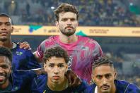 Roger Flores é direto sobre estreia de Otávio pela Seleção Brasileira: 'Inseguro'