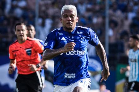 Gabriel Veron em ação pelo Cruzeiro na final da Copa Sul-Americana • Gustavo Aleixo/Cruzeiro