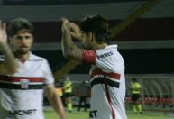 Com gol de ex-Cruzeiro, Botafogo-SP vence Ponte Preta e 'afunda' América na Série B