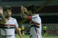 Com gol de ex-Cruzeiro, Botafogo-SP vence Ponte Preta e 'afunda' América na Série B