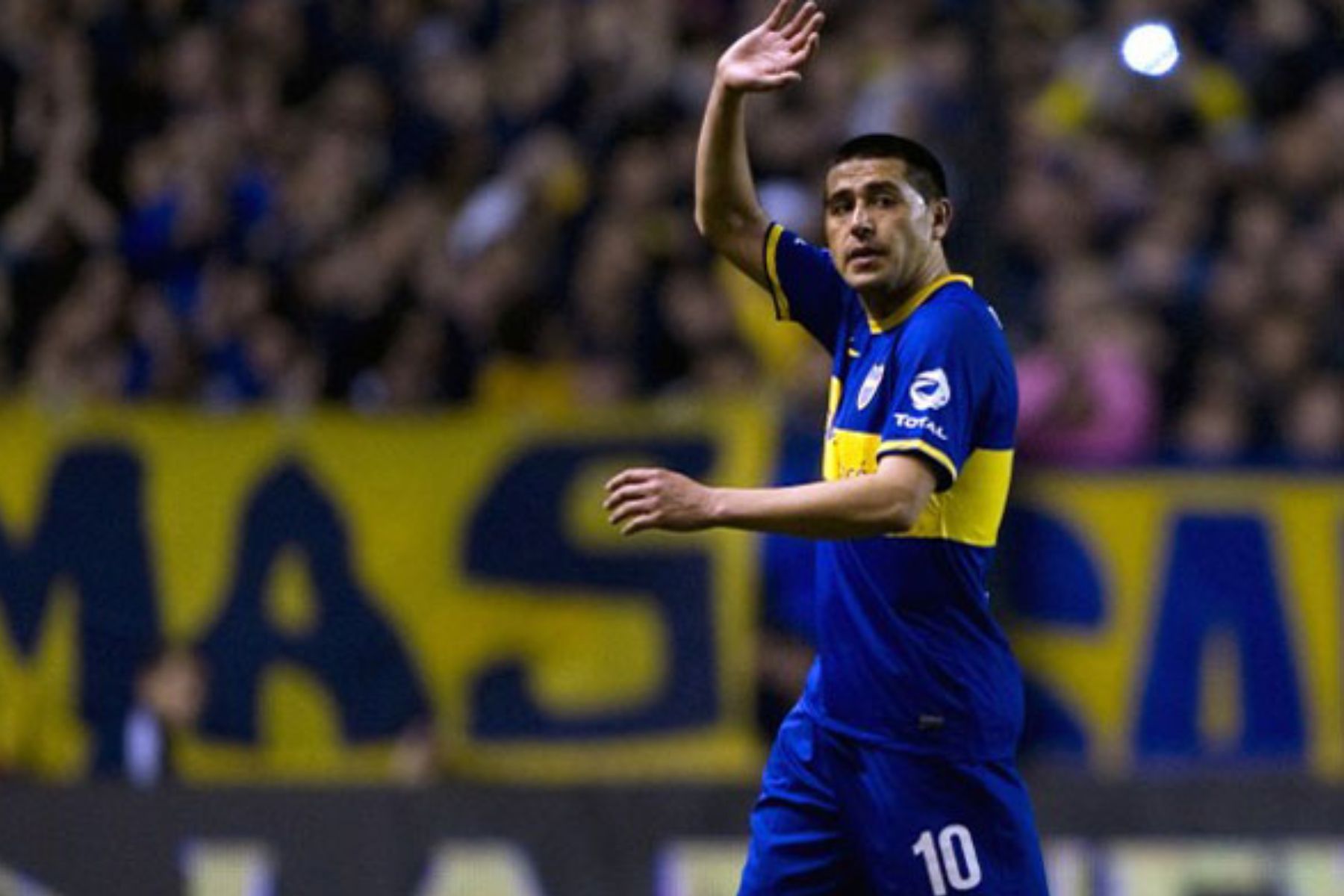 Riquelme reage aos milhares de 'xarás' no Brasil: 'Gostaria de conhecer todos'