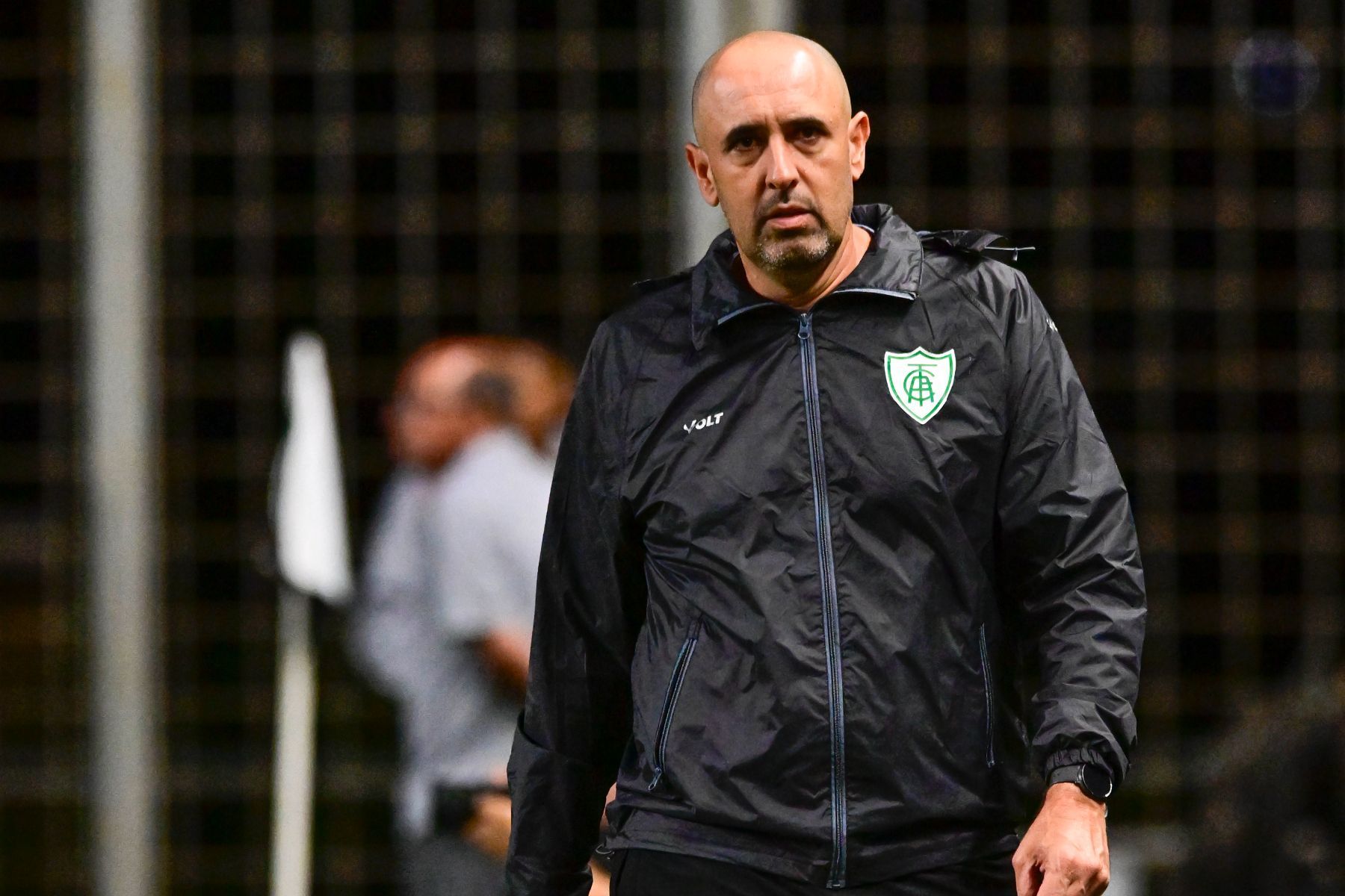 Técnico do América é direto sobre motivação após nova derrota na Série B: ‘Obrigação’