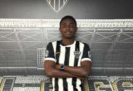 Meio-campista nigeriano assina com o Atlético por três anos; saiba detalhes