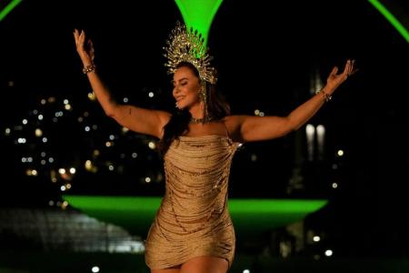 Paolla Oliveira é a nova rainha de bateria da Grande Rio