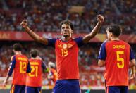 Espanha domina Croácia, goleia pela Nations League e amplia invencibilidade histórica