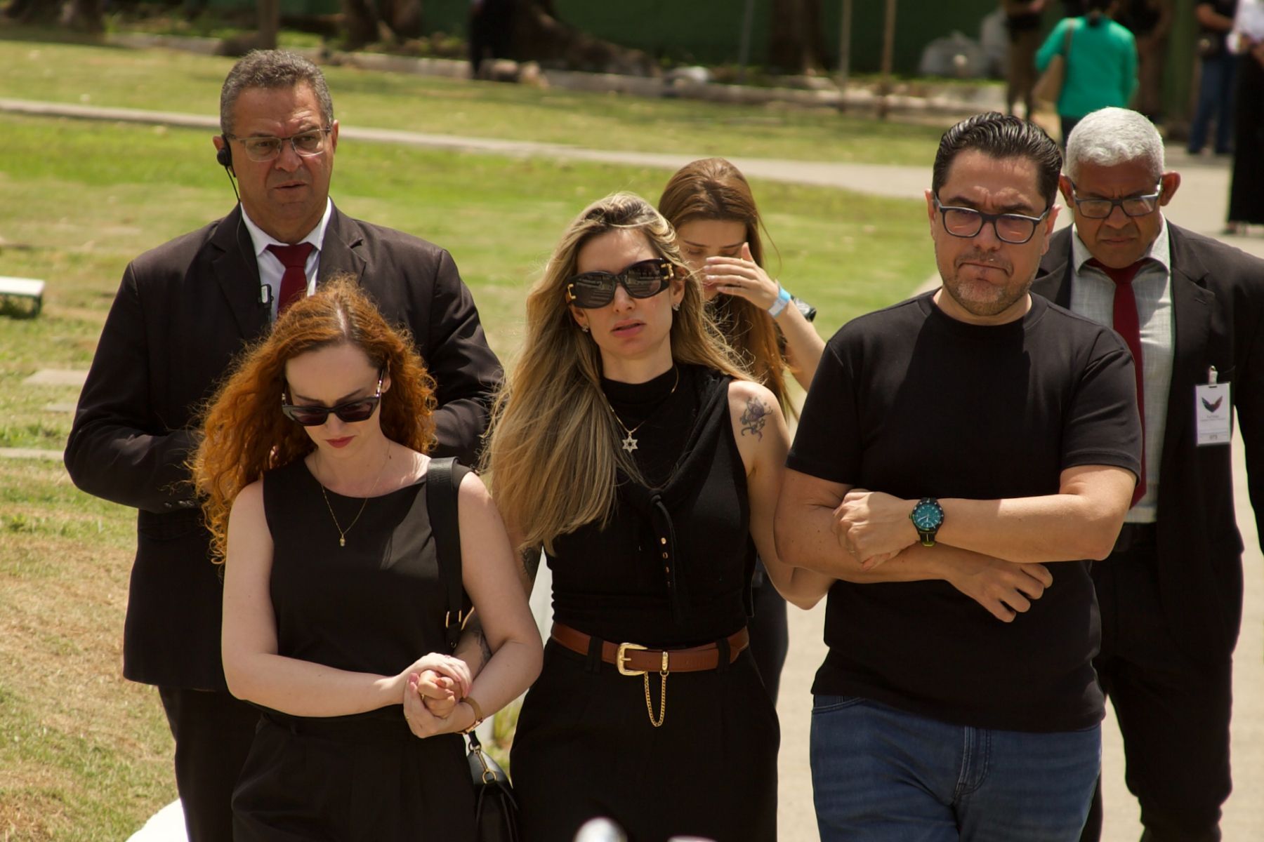 'Tinha certeza de que ele iria voltar', diz viúva de Bruno Avelar em velório