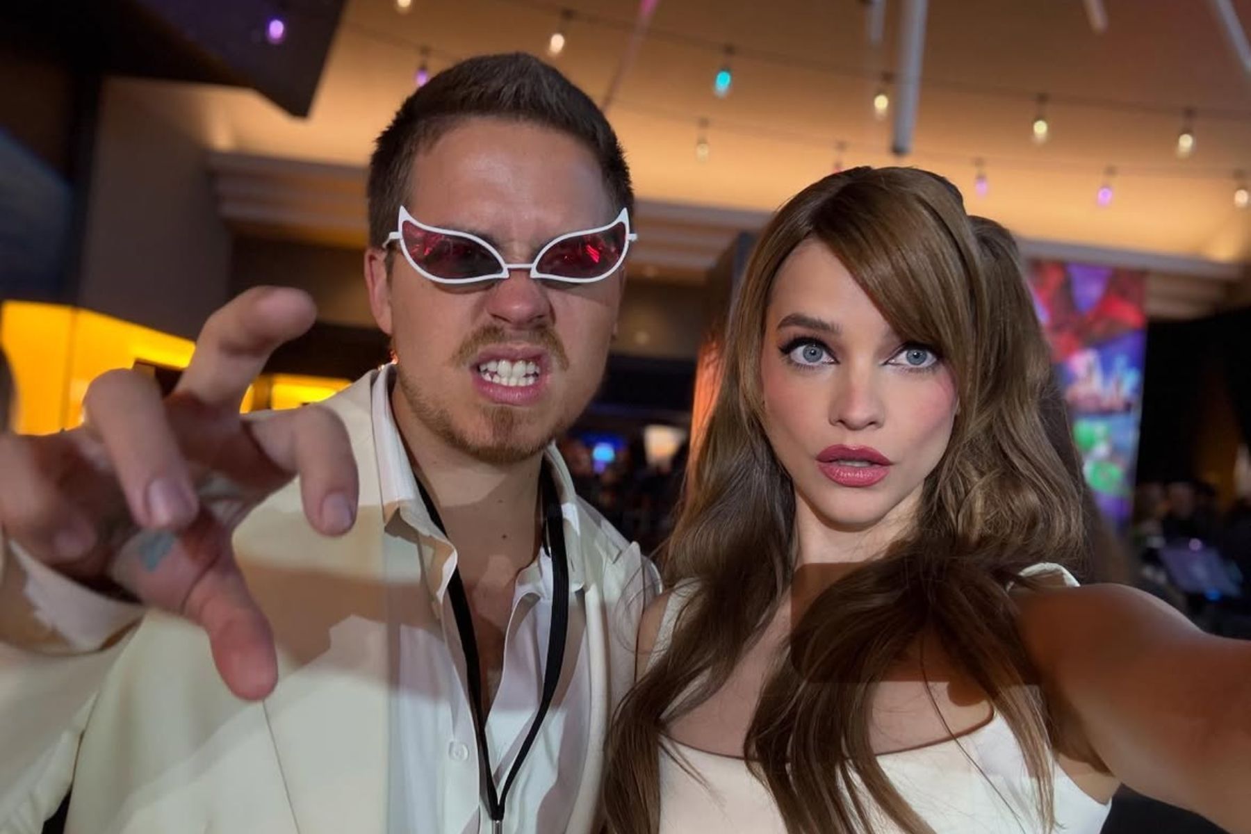 Dylan Sprouse e Barbara Palvin anunciam nascimento do primeiro filho