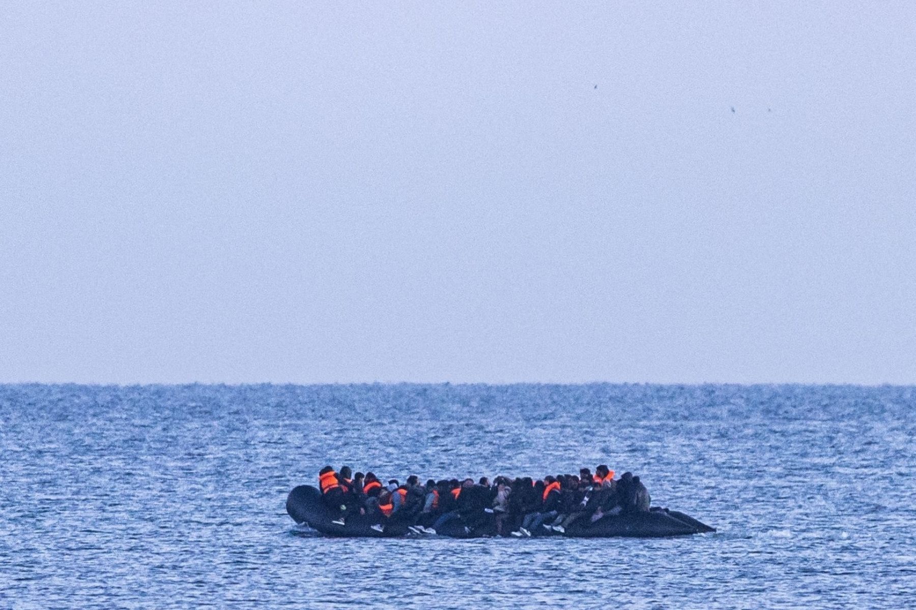Criança e duas mulheres morrem em tentativa de travessia no Canal da Mancha, na França