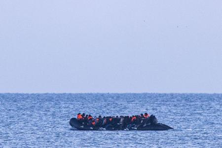 Imagem registrada em 30 de julho de 2026, quando quatro migrantes também morreram ao tentar atravessar o Canal da Mancha