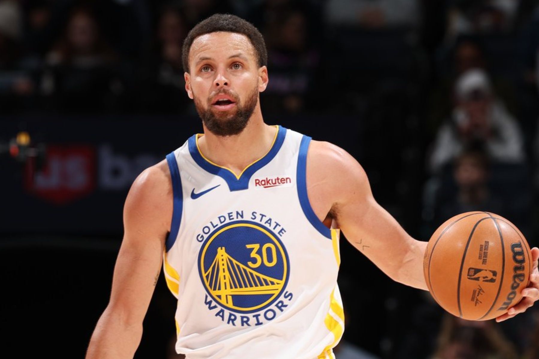 Lenda da NBA, Curry revela ter doença que afeta a visão; entenda
