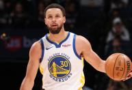 Lenda da NBA, Curry revela ter doença que afeta a visão; entenda