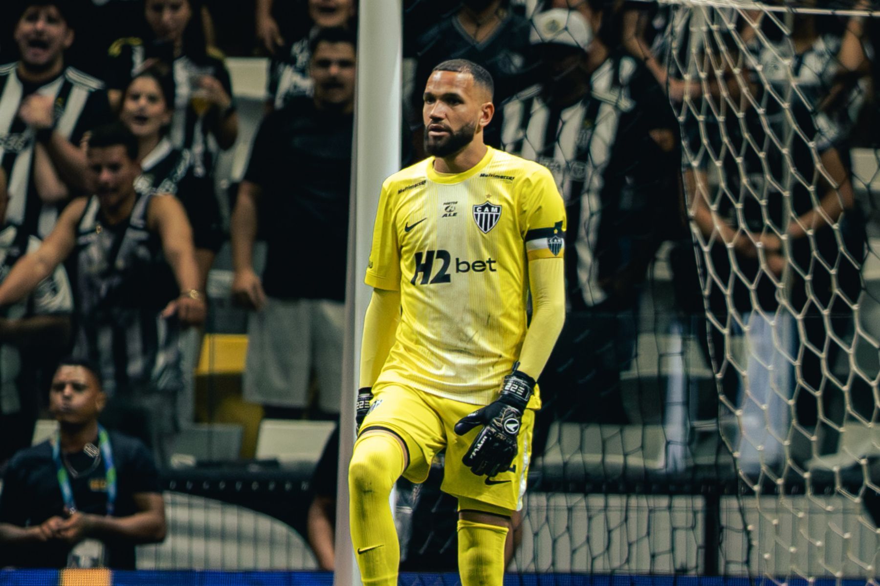 Everson aproveita folga no Atlético para acompanhar duelo da NFL no Maracanã