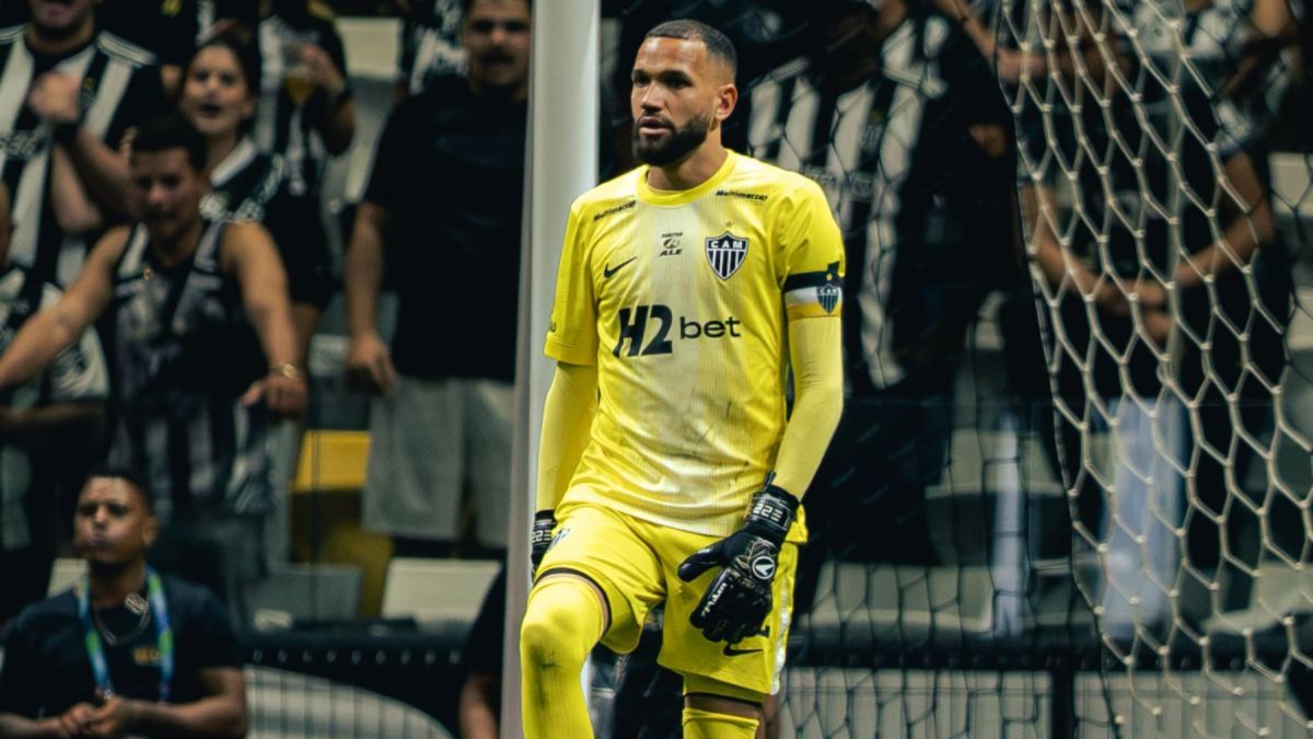 Everson aproveita folga no Atlético para acompanhar duelo da NFL no Maracanã