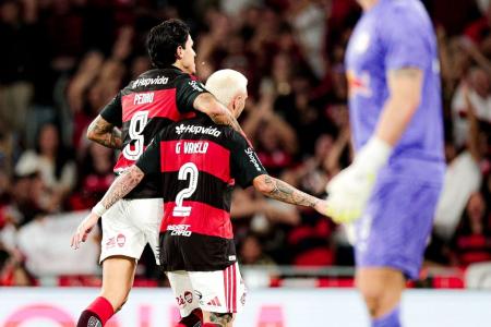 Pedro e Varela fizeram um gol em cada tempo em Flamengo x Red Bull Bragantino