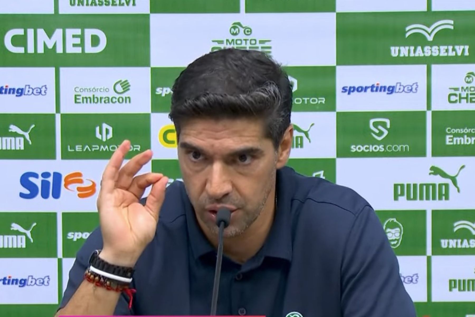 Abel faz reflexão e manda recado a Vitor Roque, em baixa no Palmeiras: 'Sorria mais'