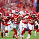 Defesa brilha, e Kansas City Chiefs atropela Denver Broncos no retorno de Mahomes à NFL