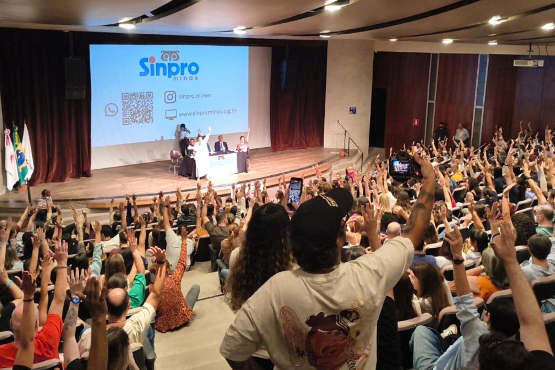 Após assembleia, greve nas escolas particulares de BH e RMBH é mantida por tempo indeterminado