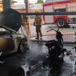 Garagem de veículos pega fogo no interior de Minas; carro e três motos são destruídos