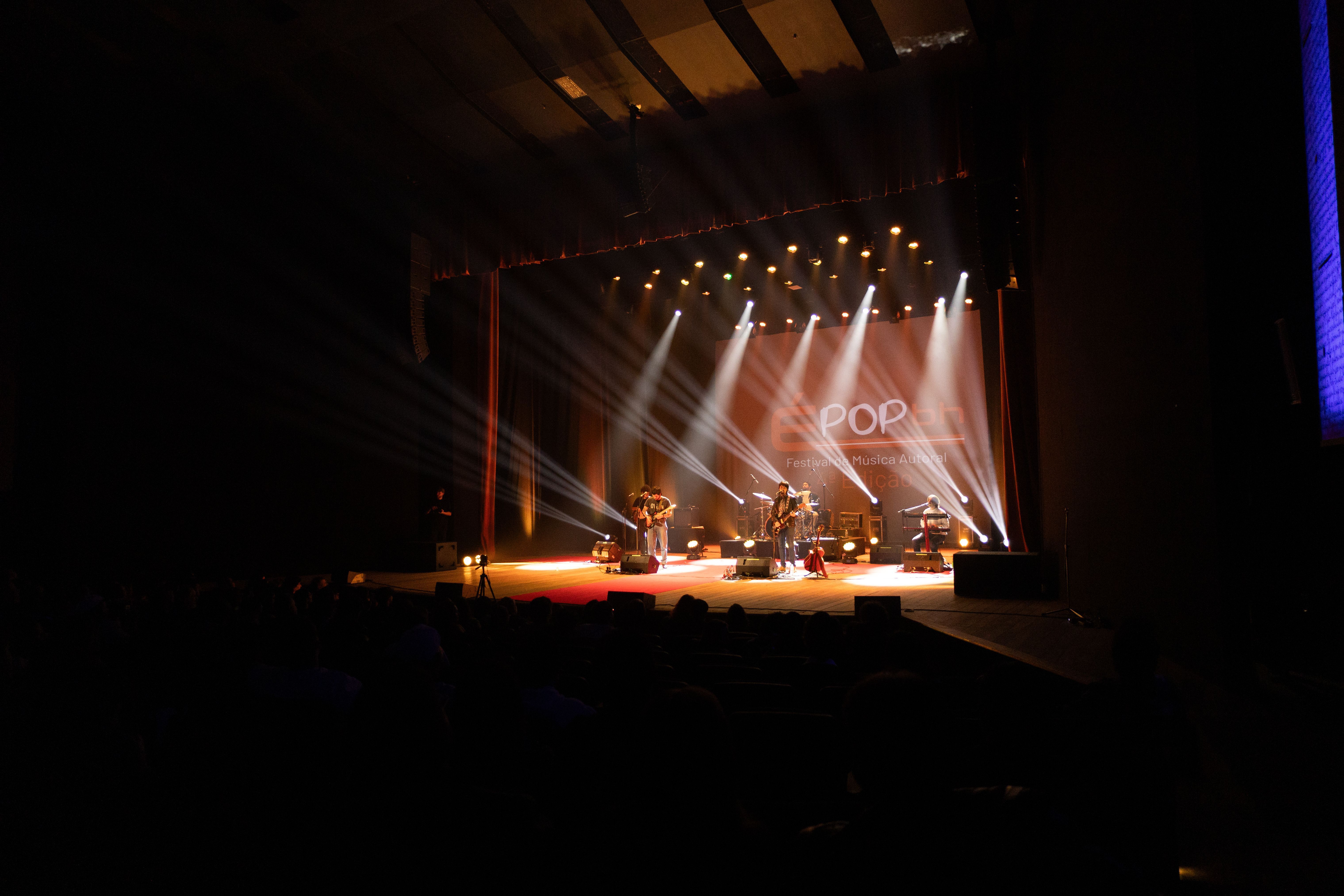 Final do 5º Festival 'É Pop BH' revela novo talento da música autoral no Cine Theatro Brasil