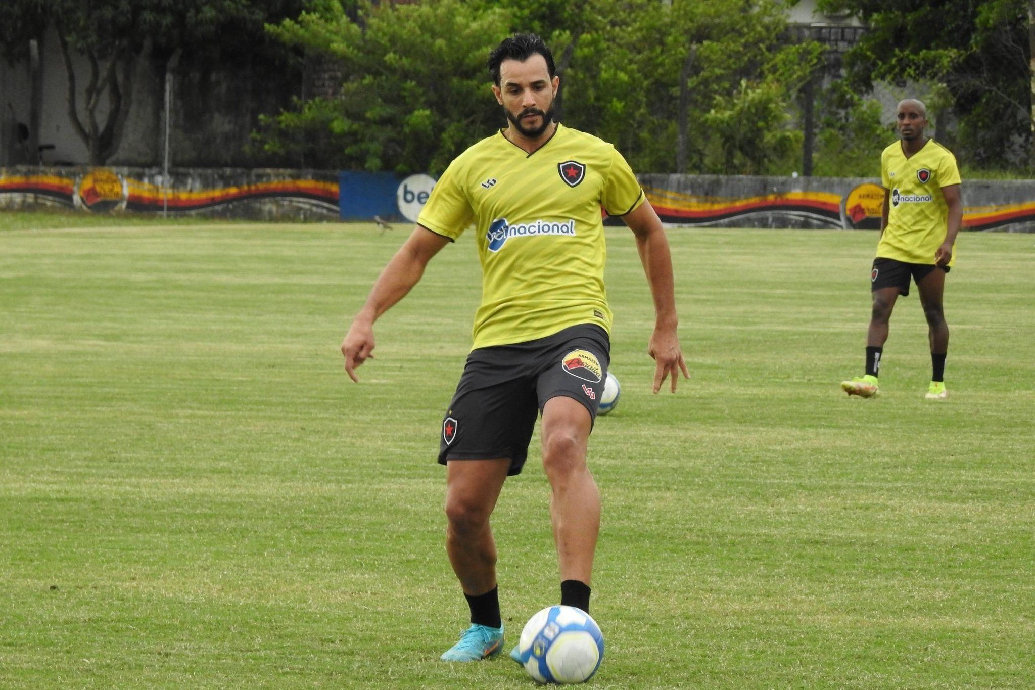 Ex-Cruzeiro rescinde contrato com clube da Série C após conflito com torcedores