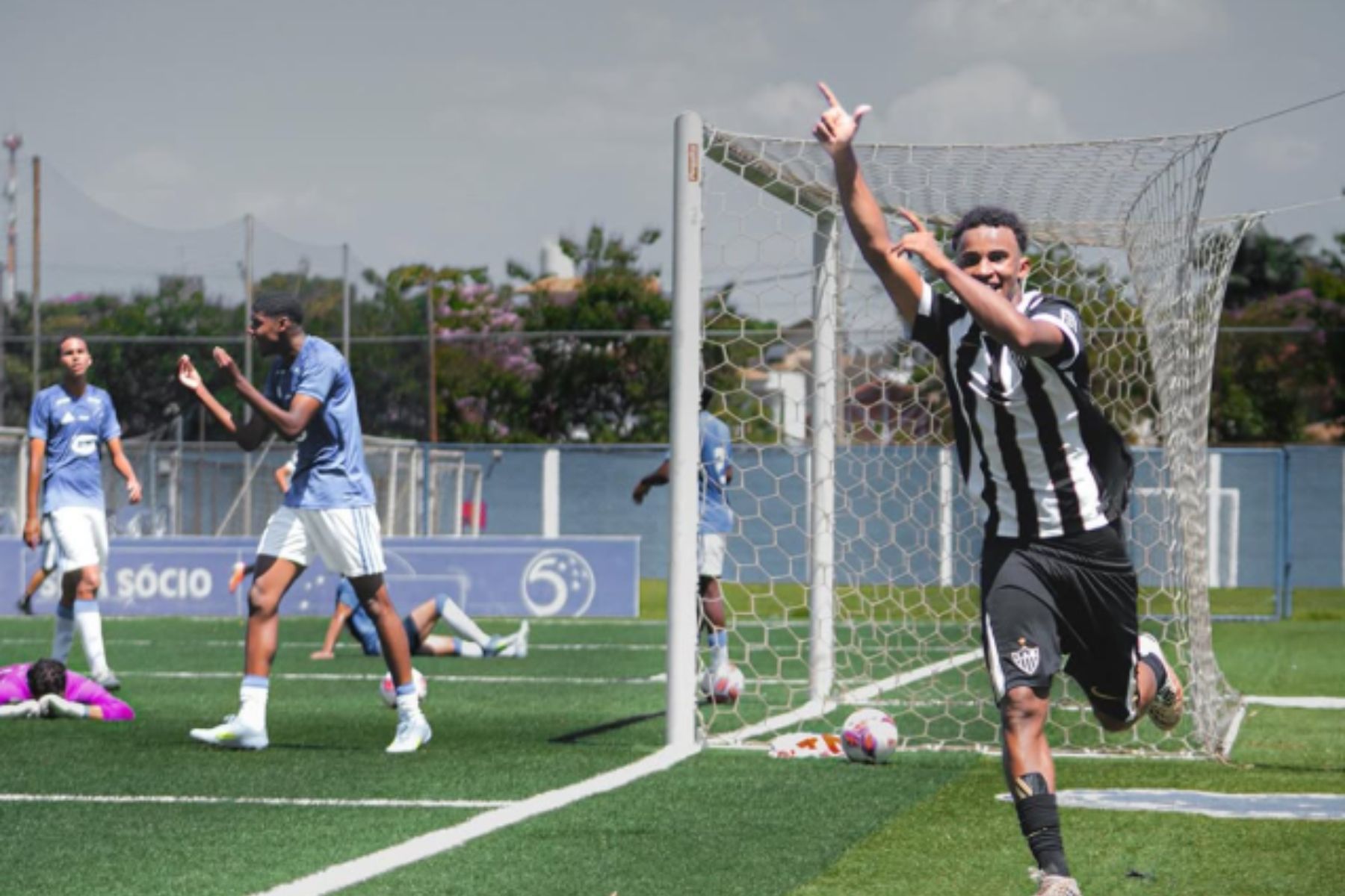 Com gol de Veneno, Atlético vence Cruzeiro no clássico pelo Mineiro Sub-17