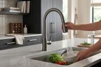 As torneiras cromadas ficaram para trás: o novo modelo que está conquistando cozinhas por ser mais bonito e funcional