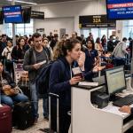 Voo lotado: entenda o que é overbooking e conheça seus direitos