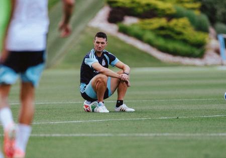Lionel Scaloni em treino da Argentina