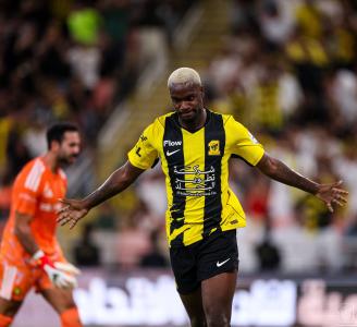 George Ilenikhena celebra gols em Al-Ittihad 2 x 1 Al-Nassr