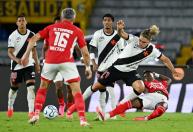 Léo Jardim faz ‘milagres’, e Vasco empata com Santa Fe pelas quartas da Sul-Americana