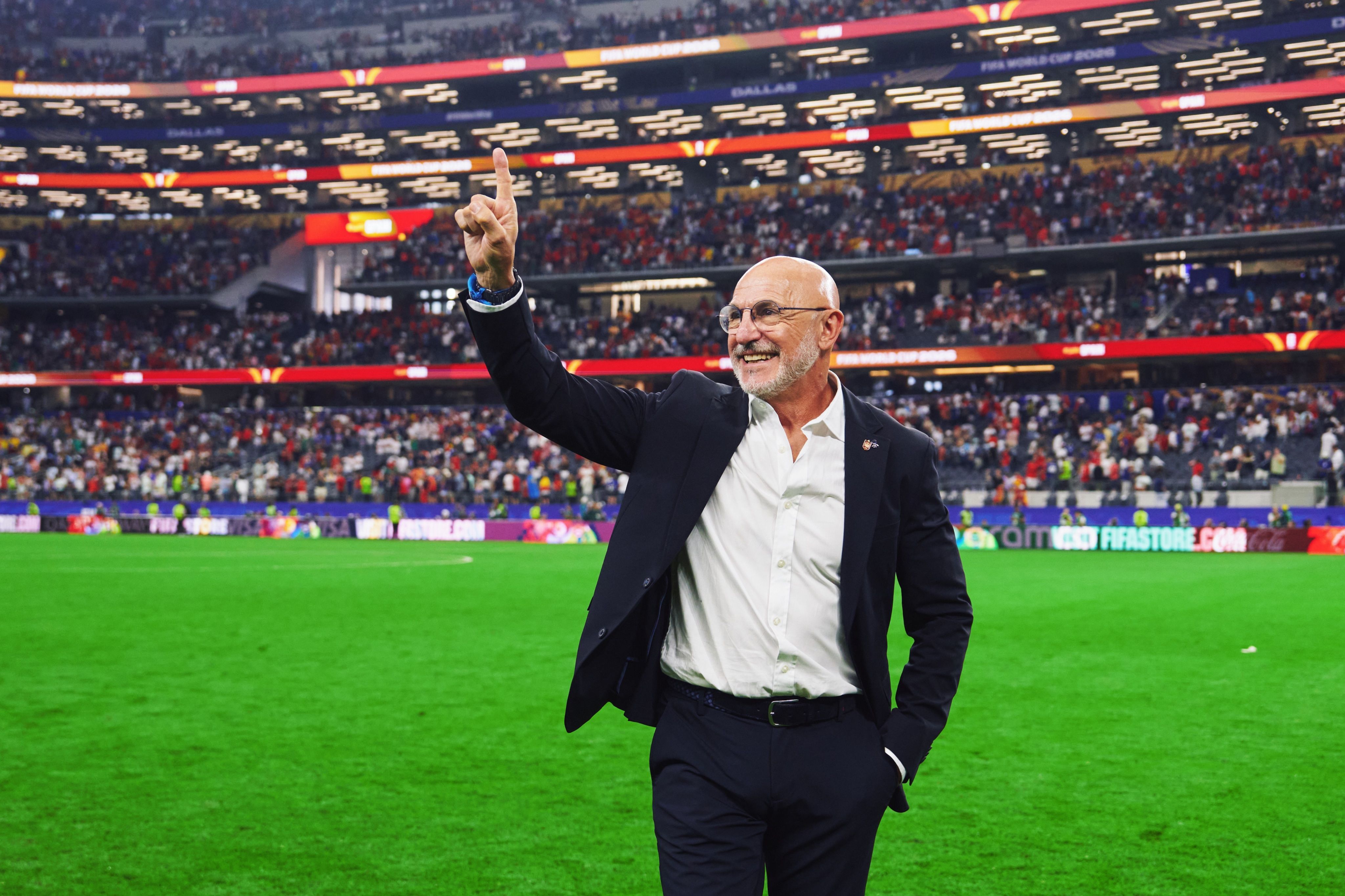 Campeão mundial, De la Fuente amplia contrato com a Espanha até Copa de 2030