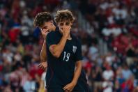 Em jogo de viradas e confusão no fim, Estados Unidos vencem Chile em amistoso