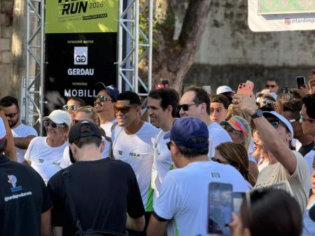 Hulk atende corredores da Hulk Run 2026 e participa do evento em Belo Horizonte