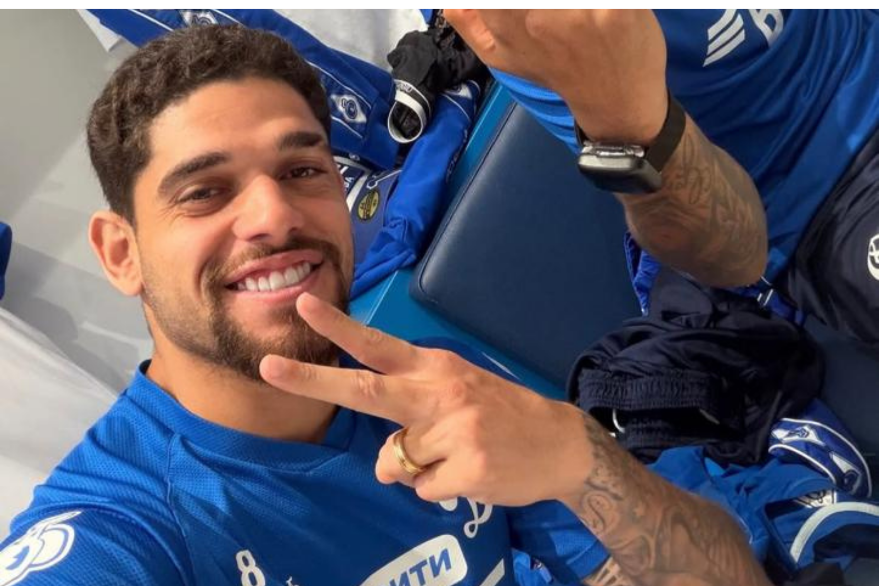 Ex-Atlético de R$ 64 milhões provoca ex-Cruzeiro na Europa: 'Teve que chorar'